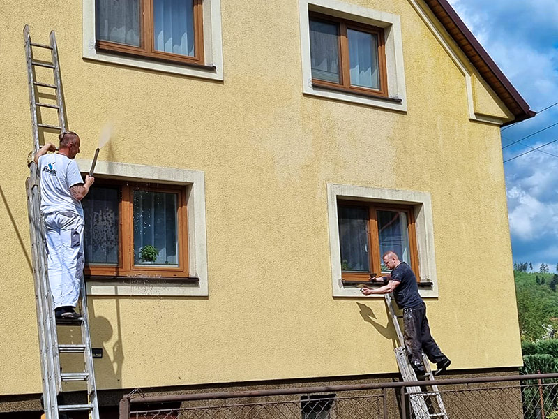 Nátěr fasády - zapravení defektů